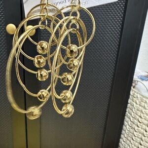 Elegant Gold Hoop Earrings